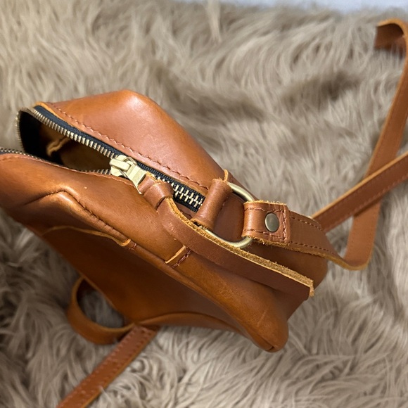 Portland Leather Classic Brown Crossbody Bag - Picture 9 of 9
